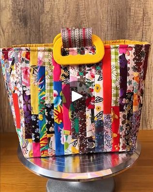 Never waste fabric again using this tutorial! 🪡🧵✂️ | Never waste fabric again using this tutorial! 🪡🧵✂️ | By Nails Art GalleryFacebook Waste Fabric Craft Ideas, Diy Handbags, Scrap Fabric Crafts, Quilting Videos, Diy Bags Patterns, Crazy Patchwork, Scrap Material, Diy Handbag, Small Sewing Projects