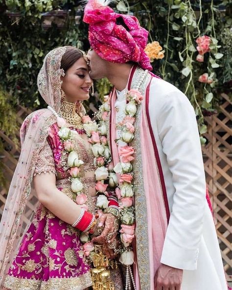 VIP Grooms in Dubai Bridal Choli, Marriage Outfit, Couple Wedding Photography, Best Indian Wedding Dresses, Groom Photoshoot, Headache Types, Latest Bridal Lehenga, Wedding Photography Ideas, Delhi Wedding