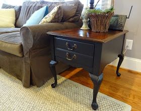 Holidays at the Harris Home: Painted End Table Queen Anne Table Makeover Ideas, End Table Inspiration, 70s End Table Makeover, Refurbished End Tables, Redo End Tables, Refinished End Tables, Ecclectic Decor, Dressers Painted, Old End Tables