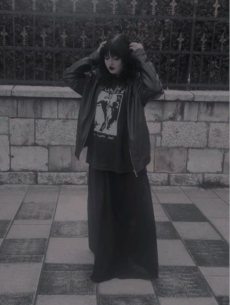 Goth Beanie Outfit, Baggy Gothic Outfits, Comfy Witch Outfits, Oversized Goth Outfits, Goth Hoodie Outfit, Goth Cardigan Outfit, Mopey Goth Outfits, Baggy Goth Outfit, Goth Boho Outfits