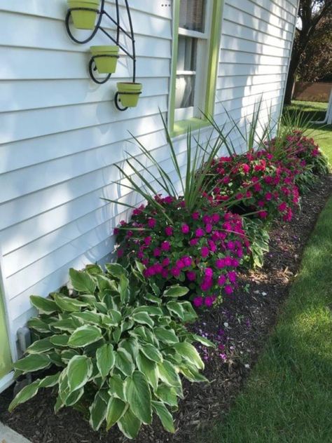 Front Garden Ideas Driveway, Garden Ideas Driveway, Landscape Ideas Front Yard Curb Appeal, Front Yards Curb Appeal, Side Yard Landscaping, Yard Garden Design, Front Garden Landscape, Small Front Yard Landscaping, Front Yard Garden Design