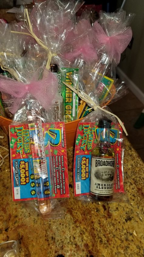 Adult party favors for $2.00 or less... Buy $1.00 scratch offs, tape a mini $1.00 liquor to them, or buy a box of shots, wrap in a clear favor bag and add the color ribbon of your choice! Bamm... a $2.00 adult party favor! Cheap Party Prizes For Adults, 30th Goodie Bags, Adult Party Favors Birthday Goodie Bags Fun, Goodie Bags For Adults Birthdays, Goody Bags For Adults Ideas, Non Alcoholic Party Favors For Adults, Clear Goodie Bags, Mens Party Favors, Bingo Prizes For Adults Cheap