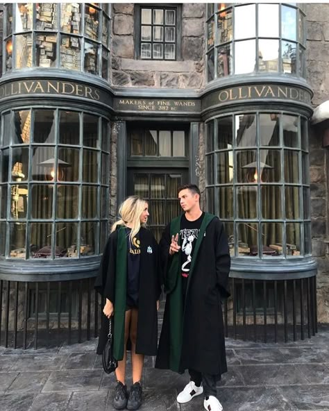 Universal Studio Outfits, Harry Potter World Outfit, Universal Studios Orlando Trip, Universal Studios Outfit, Universal Trip, Orlando Photos, Harry Potter Universal Studios, Disney Photo Ideas, Cute Harry Potter