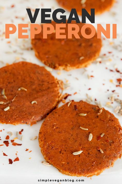 Vegetarian Pepperoni, Vegetarian Pizza Toppings, Vegan Pepperoni Pizza, Pepperoni Recipes, Vegan Meat Recipe, Vegan Pepperoni, Pizza Vegana, Vegan Pizza Recipe, Vegetarian Sausages