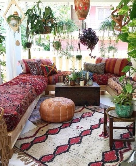 Bohemian Sunroom, Boho Sunroom, Small Sunroom, Sunroom Ideas, Colourful Living Room Decor, Indian Living Rooms, Sunroom Decorating, Bohemian Living Rooms, Sunroom Designs