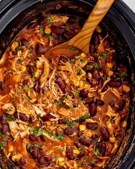 This incredibly tasty Tex-Mex seasoned, hearty, comforting, and healthy Slow Cooker Chicken Chili comes together in a snap! #slowcooker #crockpot #chickenchili #recipe Chilli Recipe Slow Cooker, Healthy Chicken Chili, Slow Cooker Chilli, Slow Cooker Chicken Healthy, Chicken Chili Crockpot, Slow Cooker Chili Recipe, Slow Cooker Chicken Chili, Jo Cooks, Slow Cooked Chicken