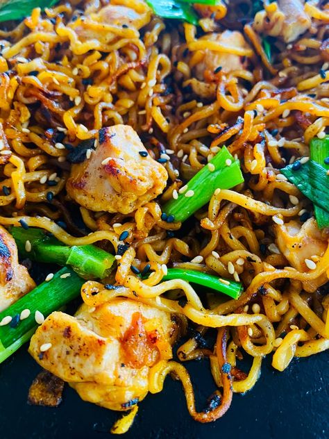 Blackstone Garlic Sriracha Chicken Ramen is a stir fry noodle recipe for the griddle or flat top grill, so easy and best way to enjoy ramen! Nashville Hot Chicken Bites, Garlic Sriracha Chicken, Honey Sriracha Brussel Sprouts, Stir Fry Ramen Noodles, Chicken Ramen Noodle Recipes, Stir Fry Noodles Recipe, Fried Ramen, Fried Noodles Recipe, Ramen Stir Fry