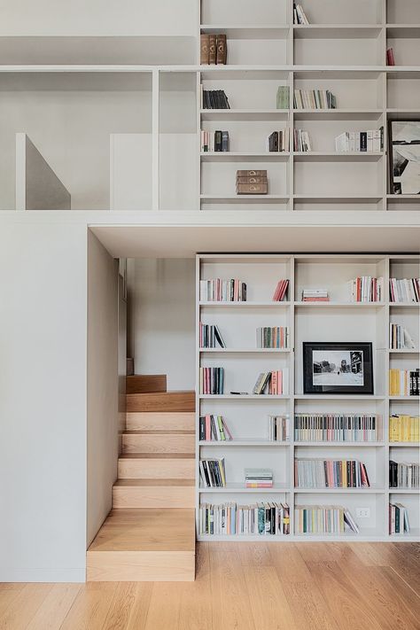 Mezzanine Stairs, Arch Interior, Loft Interiors, Turin Italy, Interior Stairs, Patio Interior, Home Libraries, Home Library, Design Styles