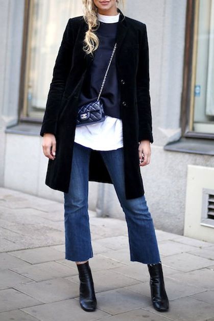 9 Retro Fashion Statements We're So Happy Are Back via @PureWow Casual Chique Stijl, How To Wear Ankle Boots, Cool Winter, Outfit Jeans, Mode Casual, Cropped Flare Jeans, Instagram Outfits, Cropped Flares, 가을 패션