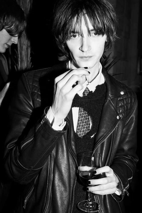 Twink Outfit, Earl Cave, Rock N Roll Style, Hedi Slimane, Mens Casual Outfits, David Bowie, Elevate Your Style, Well Dressed, Rock N Roll