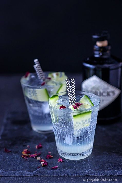 Skinny Gin & Tonic cocktail Healthy Cocktail Recipes, Low Calorie Cocktails, Watermelon Mojito, Simple Cocktail, Tonic Recipe, Healthy Cocktails, Low Calorie Drinks, Frozen Lemonade, Gin Tonic