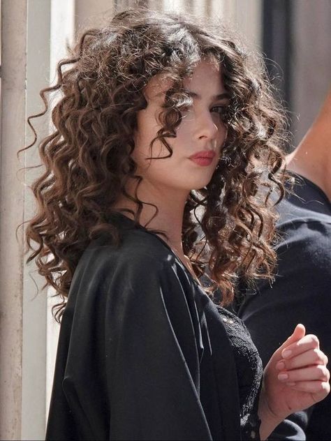 Deva Cassel, Curly Hair, A Woman, Hair, Black