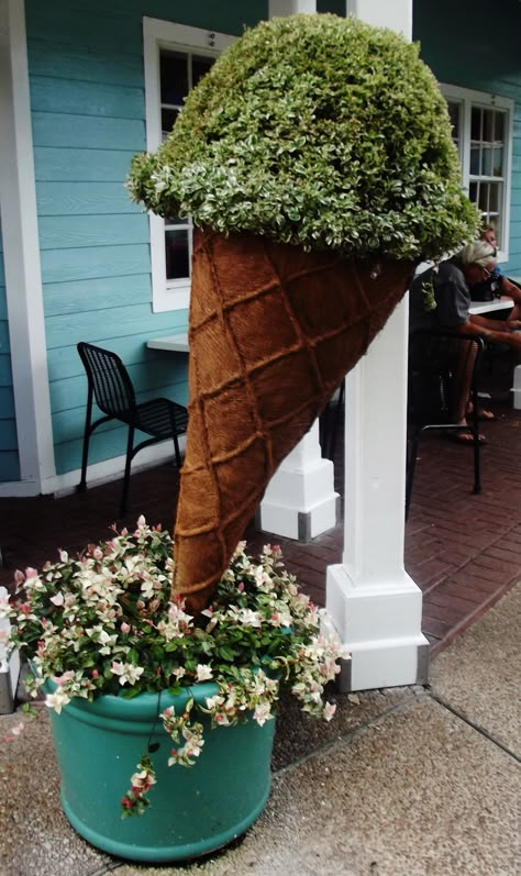 ice cream cone topiary for ice cream social soiree Ice Cream Restaurant, Ice Cream Business, Ice Cream Art, Ice Cream Design, Ice Cream Social, Ice Cream Parlor, Cafe Interior Design, An Ice Cream, Ice Cream Party