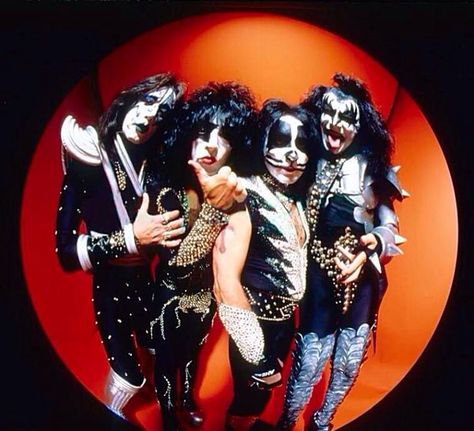 Kizz Band, Kiss Group, Gene Simmons Kiss, Kiss Goodbye, Kiss Me Love, Peter Criss, Kiss Army, Classic Rock Bands, Nostalgic Images