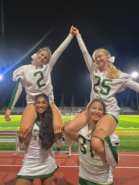 Fnl Cheer, Aesthetic Football, Group Aesthetic, People Group, Cheer Poses, Bead Weaving Patterns, 4 People, Ig Stories, Weaving Patterns