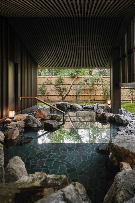 Japanese Bloxburg, Aman Kyoto, Kerry Hill Architects, Usa Architecture, Kerry Hill, Japanese Modern House, Modern Japanese House, Japanese Homes, Onsen Bath