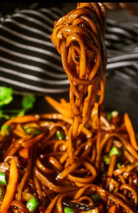 Chili Garlic Udon Spicy Udon Noodle Recipe, Fry Noodles Recipe, Chicken Udon Noodles, Pasta Recipes Easy, Chicken Udon, Udon Stir Fry, Stir Fry Noodles Recipe, Udon Noodles Recipe, Udon Recipe