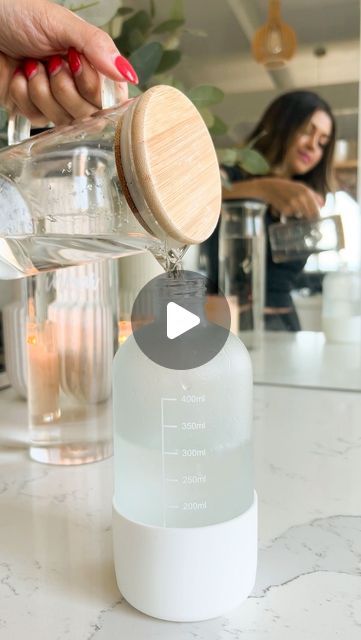 Chantel Mila Ibbotson on Instagram: "Make your kitchen sparkle ✨ this DIY spray is amazing at melting tough grease all around your kitchen, like your stovetop, cabinets and even your oven! It’s the perfect mix for everyday cleans. Use discretion when using white vinegar on marble or pourous surfaces 🌻 Will you try this simple mix?

Spray bottle from @mamamilahome 

#cleaninghacks #mamamilastips #tipsandtricks #cleaningtips #hometips #homehacks #kitchenhacks #cleaningmotivation #cleaningmode" Chantel Mila, Grease Cleaner, Clean Kitchen Cabinets, Cleaning Stuff, How To Clean Crystals, Diy Sprays, Kitchen Cleaner, Cleaning Toys, Cleaning Motivation