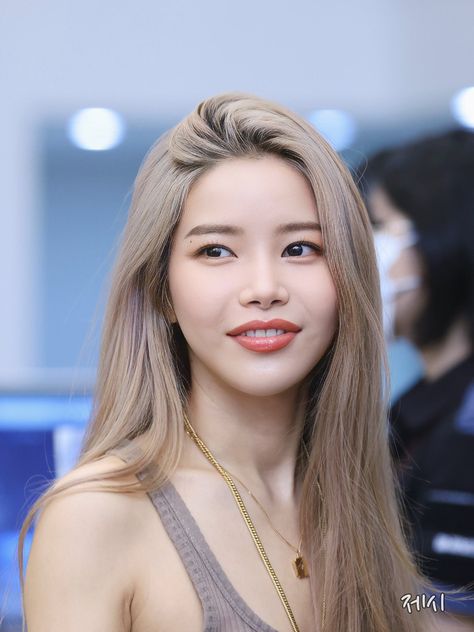 Mamamoo Solar, Pop Queen, Solar Mamamoo, Kpop Girl Groups, Hair Inspo, Kpop Girls, Pop Culture, Girl Group, Solar