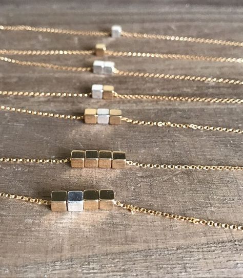 Simple and elegant necklace. Valentines Personalized Gifts, Code Morse, Mom Necklace Personalized, Morse Code Necklace, Name Necklace Gold, Morse Code Bracelet, Metal Bead, Triangle Necklace, Necklace Simple