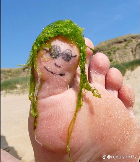 Funny Beach Pictures, Creative Beach Pictures, Beach Humor, 사진 촬영 포즈, Beach Photography Poses, Funny Photography, Montage Photo, Janis Joplin, Vacation Photos