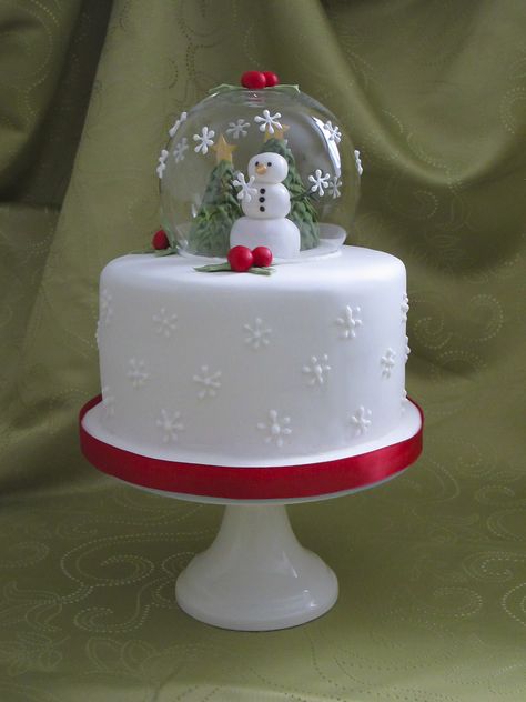 Snowglobe Cake, Snow Globe Cake, Snow Globe Cupcakes, Globe Cake, Christmas Themed Cake, Festive Recipes, Christmas Snow Globe, Christmas Cake Designs, Christmas Cake Decorations