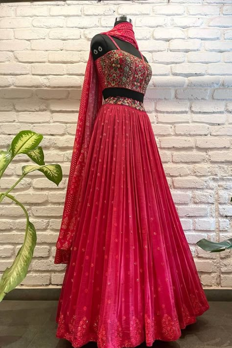 Label Anushree, Thread Work Lehenga, Embroidered Bustier, Simple Lehenga, Trendy Outfits Indian, Indian Outfits Lehenga, Wedding Lehenga Designs, Lehenga Designs Simple, Indian Bride Outfits