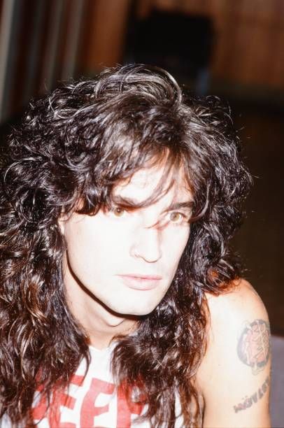 80s Rock Hair, Tommy Lee Motley Crue, 80s Rocker, Rock Hairstyles, Vince Neil, 80s Hair Bands, Motley Crüe, 80s Bands, Nikki Sixx