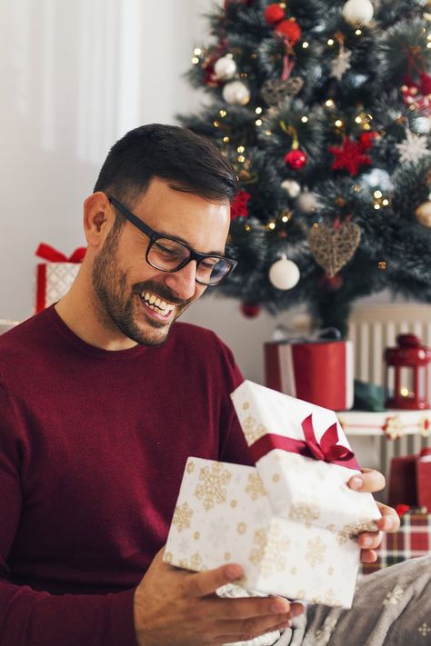 These 9 Unexpectedly Useful Holiday Gifts Might Be Practical, but They’re Not Boring Special Gifts For Him, Holiday Gifts For Men, Unique Gifts For Dad, Best Dad Gifts, Gadget Gifts, Best Gifts For Men, Dad Birthday Gift, Dad Birthday, Easy Diy Crafts