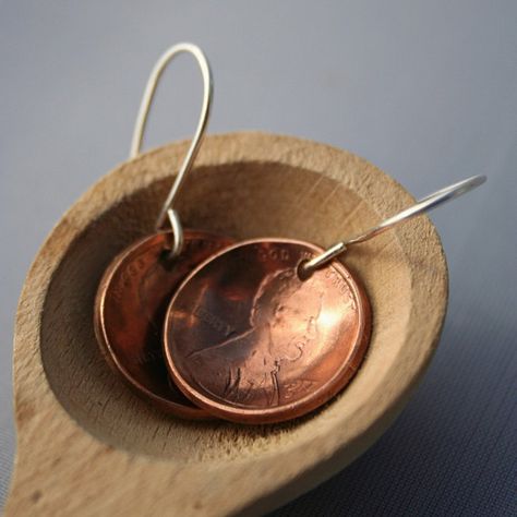 Handmade Lucky Penny Earrings Penny Crafts, Penny Jewelry, Copper Penny, Lucky Penny, Jewelry Techniques, Coin Jewelry, Stamped Jewelry, Jewelry Projects, Copper Jewelry