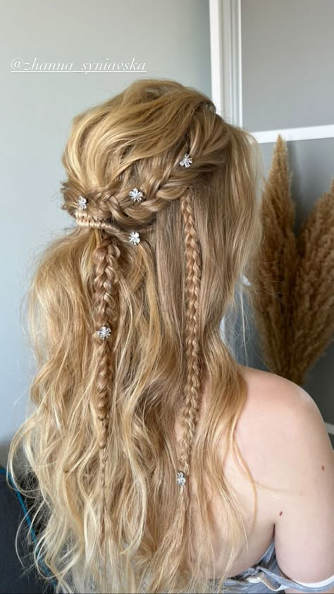 Non Traditional Bridal Hair, 70s Style Wedding Hair, Wavy Boho Hairstyles, 70s Boho Hair, Hippy Wedding Hair, Bohemian Hair Wedding, Romani Hairstyle, Fairy Wedding Hair, Celtic Hairstyles