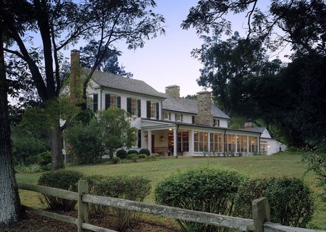 Victorian Farmhouse Exterior, Virginia Farmhouse, Modern English Country, English Country Home, Modern Country Home, Fairfax County Virginia, 18th Century House, Farmhouse Architecture, Small Log Cabin