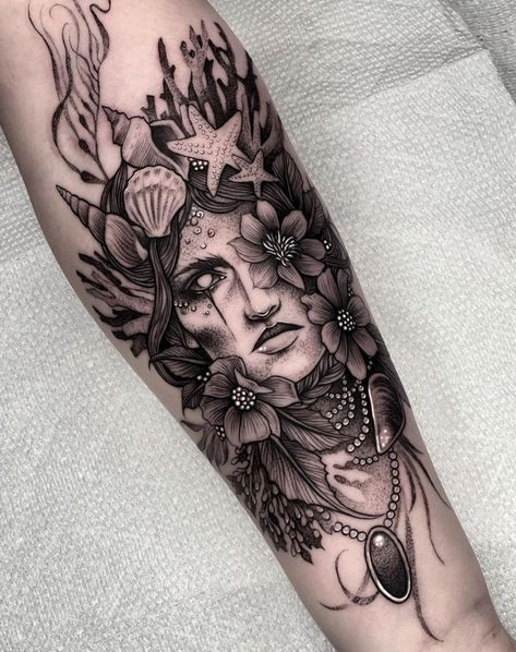 Sea Witch Tattoo Ideas, Hag Tattoo, Brigid Tattoo, Sea Witch Tattoo, Beach Witch, Goddess Images, Witch Tattoo, Gothic Girl, Sea Witch