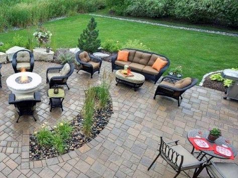 Fantastic "patio pavers diy" detail is offered on our site. Read more and you wont be sorry you did. Diy Patio Pavers, Patio Pictures, Pavers Backyard, Paver Designs, Patio Pavers Design, Gravel Patio, Outdoor Patio Designs, Flagstone Patio, Patio Landscaping