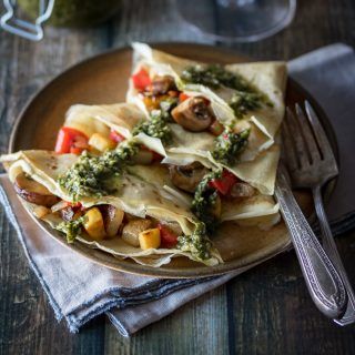 Savory Crepes with Chimichurri Sauce Salty Crepes, Crepes Ideas, Savory Crepes Filling, Recipes Crepes, Crepe Recipe Savory, Crepes Filling, Tofu Curry, French Toast Pancakes, Tapas Recipes