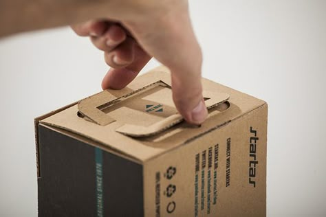 Startas Shoes packagin by Leo Vinkovic, via Behance Packaging With Handle, Eyewear Packaging, Shoes Packaging, Shoe Packaging, Wine Bottle Packaging, Brochure Folds, Corrugated Packaging, Smart Packaging, Carton Packaging