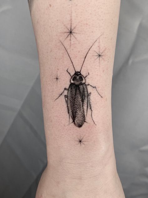 Roach tattoo One of my bucket list tattoos I want todo - Micro realism by Faisal Al-lami @tattoo.sal ——- #dallastattooartist #dallastattoos #art #drawing #inked #sleevetattoo #tattoomachine #microrealism #microrealismtattoo #sleevetattoo #blackandgreytattoo #roachtattoo #smalltattoos #dfwtattoos #texastattooartist #texas #deepellum Cockroach Tattoo Design, Cool Insect Tattoos, Roach Tattoo Design, Roach Drawing, Apollo Tattoos, Unique Bug Tattoo, Cockroach Tattoo, Small Realism Tattoo, Roach Tattoo