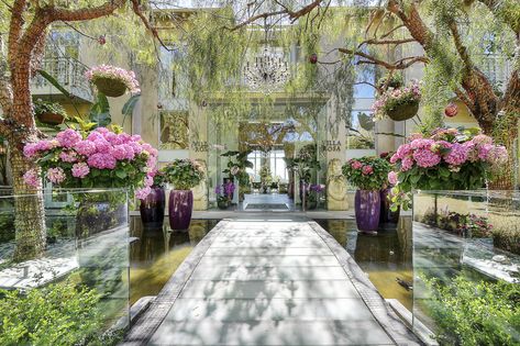 RHOBH Lisa Vanderpump Villa Rose Photo Tour | Style & Living Lisa Vanderpump House, Beverly Hills Mansion, Villa Rosa, Lisa Vanderpump, Beverly Hills Houses, Garden Villa, Fun Halloween Decor, Housewives Of Beverly Hills, Real Housewives