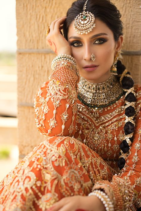 Pakistani Engagement Hairstyles, Hairstyle With Suit, Mehndi Hairstyles, Red Bridal Dress, Bridal Braids, Traditional Hairstyle, Bridal Hair Inspiration, Ayeza Khan, Model Looks