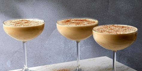 Best Brandy Alexander Recipe - How To Make A Brandy Alexander Cocktail Brandy Alexander Recipe, Cocktail Chocolate, Christmas Morning Breakfast Casserole, Brandy Alexander, Brandy Cocktails, Retro Desserts, Christmas Morning Breakfast, Pisco Sour, Cocktail Desserts