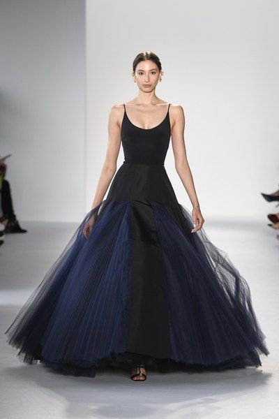 2018 Fashion, Christian Siriano, Couture Gowns, Art Instagram, Gorgeous Gowns, Looks Style, Mode Inspiration, Beautiful Gowns, Fancy Dresses