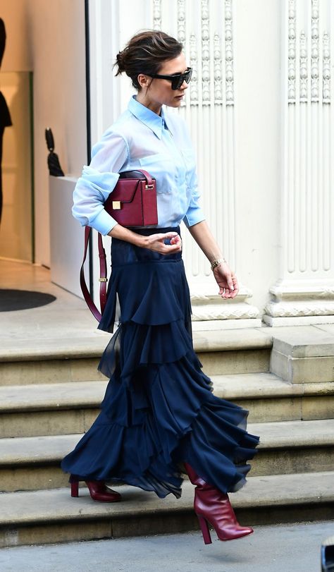 Blue Skirt Outfits, Soft Feminine Outfits, Victoria Beckham Outfits, Victoria Beckham Style, Long Skirt Outfits, Rock Outfit, Long Skirts For Women, Looks Chic, Feminine Outfit