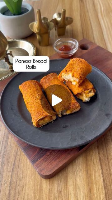 Paneer Bread Roll, Cheesy Bread, Vegetarian Snacks Recipes, Bread Roll, Vegetarian Snacks, Cheat Day, Snacks Recipes, Bread Rolls, Paneer