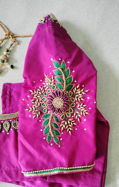 Simpul Magam Work, Motif Aari Work, Aari Work Blouse Design, Magam Work Designs, Magam Work, Aari Design, Latest Bridal Blouse Designs, Latest Blouse Designs Pattern, Maggam Work Designs