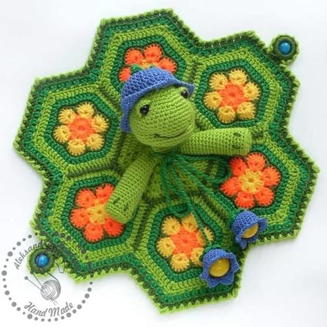 Crochet Turtle Blanket Pattern Free, Lovey Blanket Pattern, Turtle Blanket, Crochet African Flowers, Lovey Pattern, Crochet Lovey, Crochet Disney, Crochet Turtle, Turtle Pattern