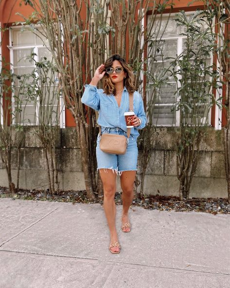 Thigh Shorts Outfit, Mid Thigh Shorts Outfit, Outfits Jean Shorts, Denim On Denim Outfits, Neutral Summer Outfits, All Denim Outfits, Jean Shorts Outfits, Summer Outfits Shorts, Outfits Miami