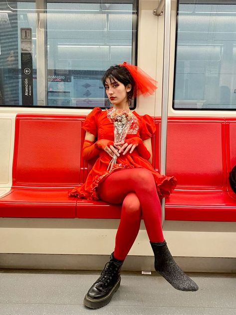 Lydia Bride Costume, Beattie Juice Costume, Lydia Deetz Wedding Costume, Lidia Deetz Costume, Beetlejuice Costume Ideas, Lidia Beetlejuice Costume, Lydia Costume Beetlejuice, Beetlejuice Outfit Ideas, Lydia Deetz Outfit