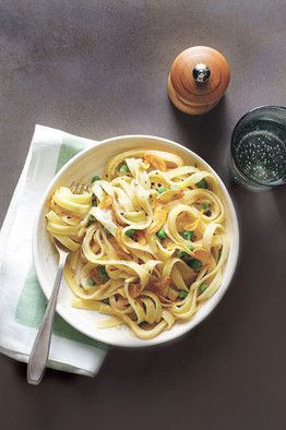 LIGHT, FANTASTIC | Cathal Armstrong of Restaurant Eve in Alexandria, Va., created this 'fettuccine carbonara'... Chicken Recipes Diet, Gourmet Fish Recipes, Vegan Fettuccine, Fettuccine Carbonara, Vegan Carbonara, Resep Pasta, Recipes Gourmet, Recipes Steak, Elegant Food