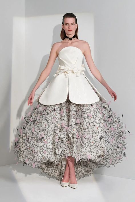 Azzi And Osta Unveils Its New Spring Collection: Œuvres Rebelles Azzi And Osta, Couture Ready To Wear, Haute Couture Dress, 2022 Couture, Shweshwe Dresses, Couture Bridal Gowns, Dress With Corset, Haute Couture Dresses, Couture Dress