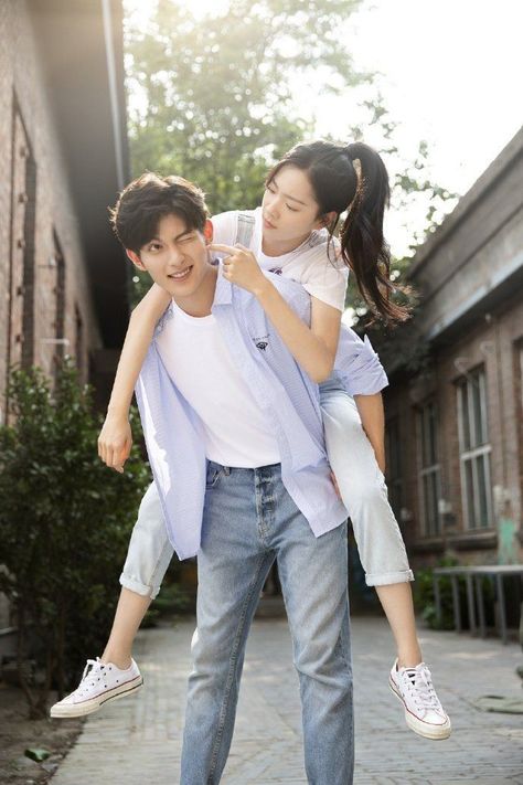 Wp Couple, Calming Photos, Outfit Couple, Piggy Back Ride, Korean Couple Photoshoot, Korean Wedding Photography, Romantic Photography, Couple Poses Reference, 사진 촬영 포즈